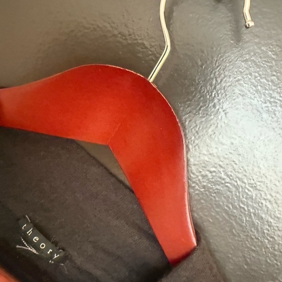 Theory GUC Brown/Black fitted scoop neck sweater. - Picture 5 of 11